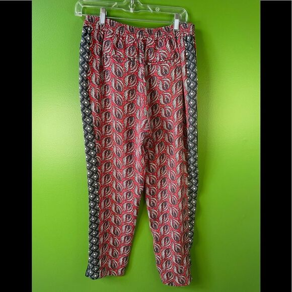 ETT:TWA by ANTHROPOLOGIE Cardiff Pants in red and navy leaf print - Picture 9 of 9